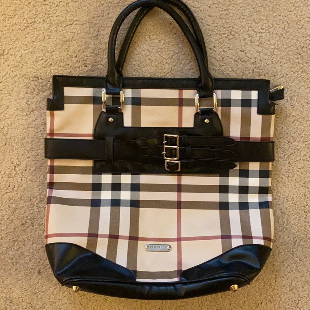 Beautiful Burberry plaid style tote